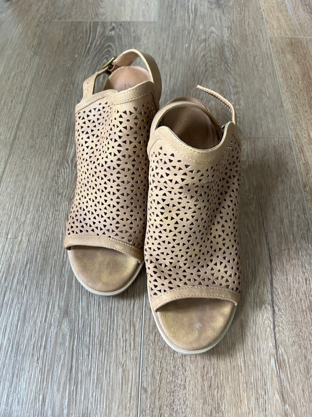 Universal Thread Tan Laser-Cut Peep-Toe Slingback Sandals